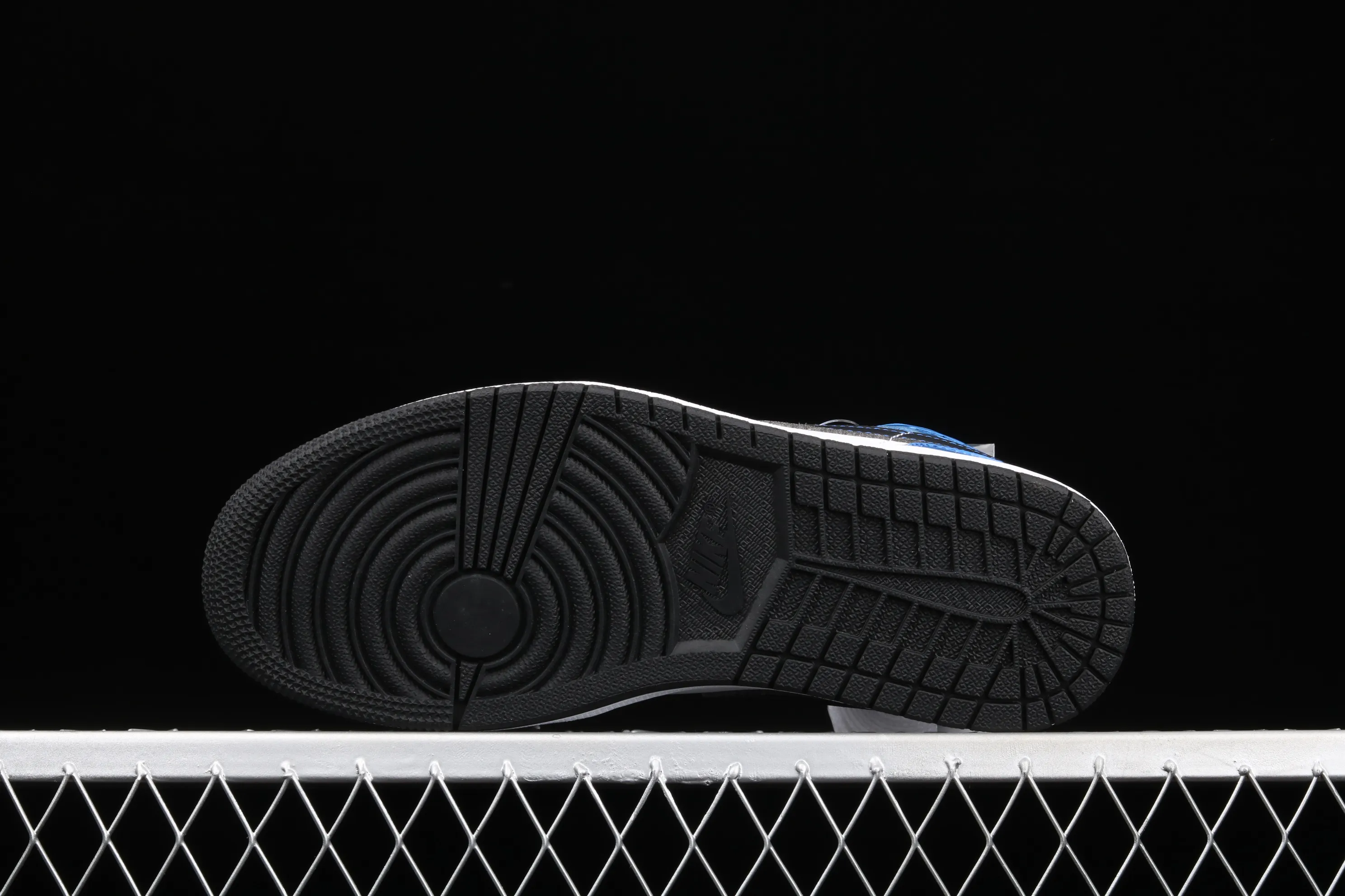 All categories Air Jordan Jordan series basketball shoes Air Jordan 1 Mid Air Jordan 1 Mid AJ1 Joe 1 patent leather white and blue Zhongbang basketball shoes DD6834-402